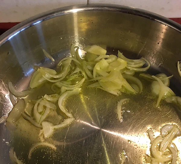 Spezzatino di manzo con piselli — foto 1