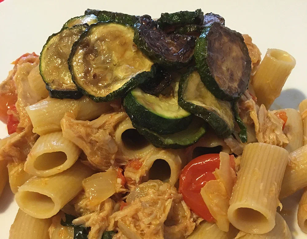 Rigatoni integrali tonno datterini e zucchine