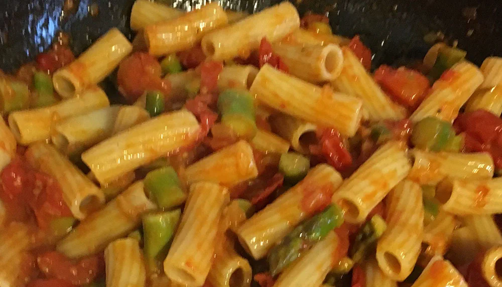 Rigatoni asparagi e pomodori di Pachino