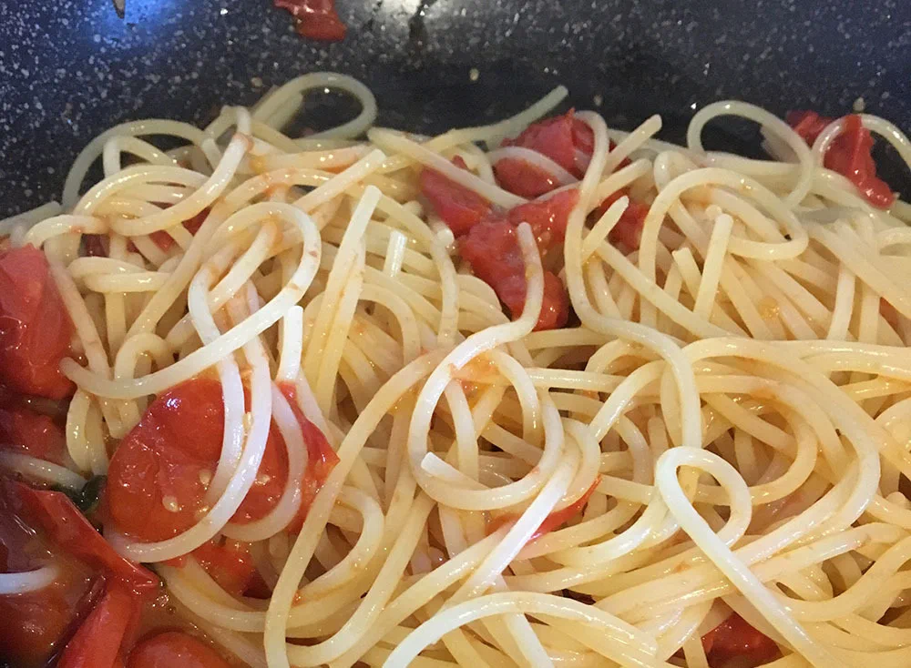 Spaghetti di farro e datterini — foto 4